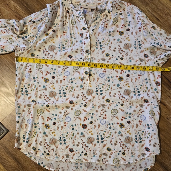 Woman's blouse - Picture 3 of 5